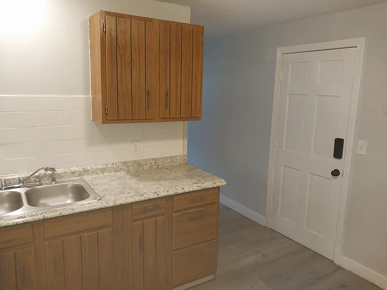124 Ash St #1S — Photo 3