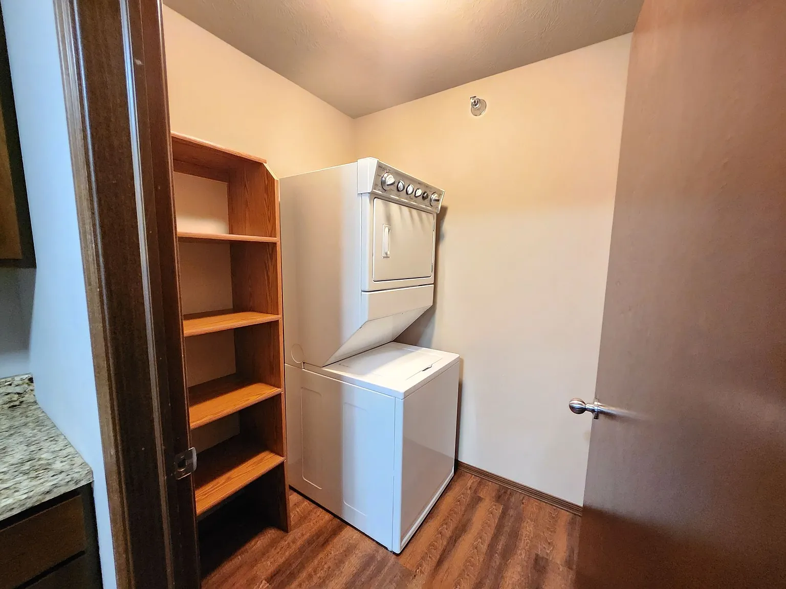 PRAIRIE POINTE APARTMENTS — Photo 3