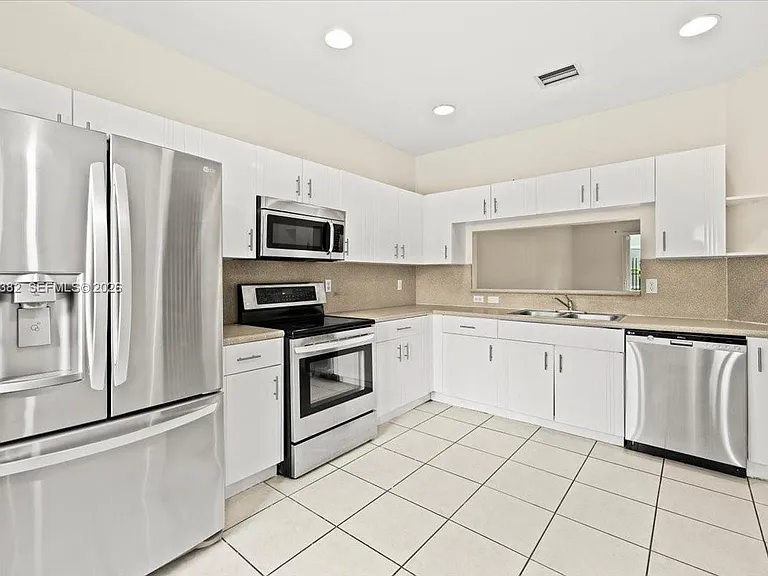 2779 SW 82nd Ave #105 — Photo 4