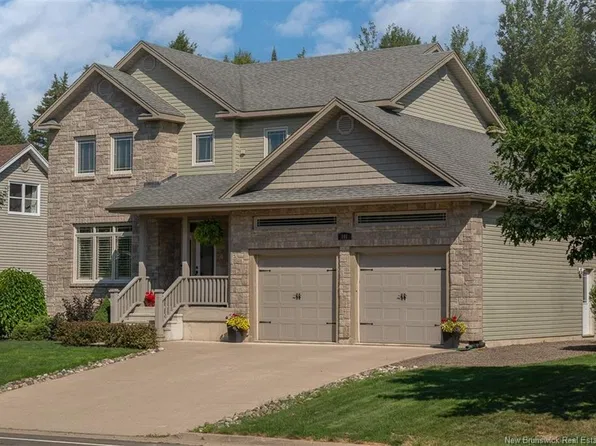 101 Summerhill Row, Fredericton, NB E3G 0E8