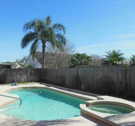 3rd image of 819 Blackgum Ct