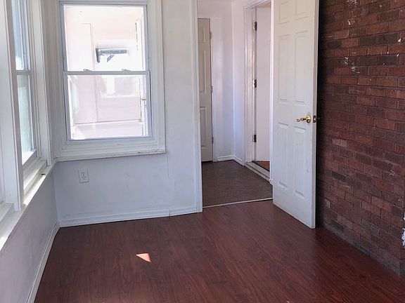 2nd image of 107 Lincoln Park Dr