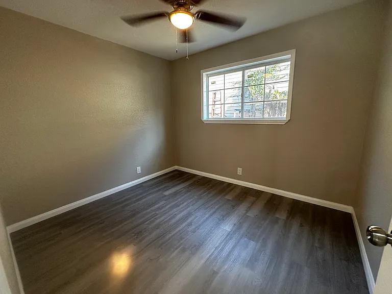 8426 Glen Ct — Photo 26