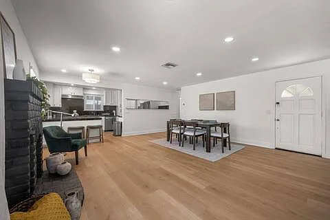 22309 Leadwell St — Photo 14