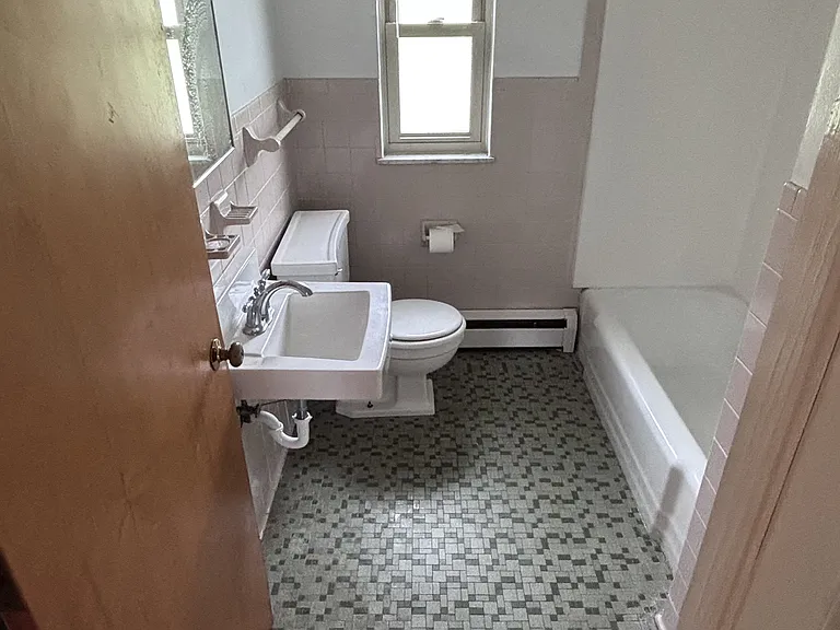32 Riale Ave #8B — Photo 7