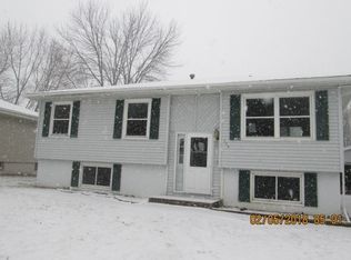 339 W 63rd St, Davenport, IA 52806