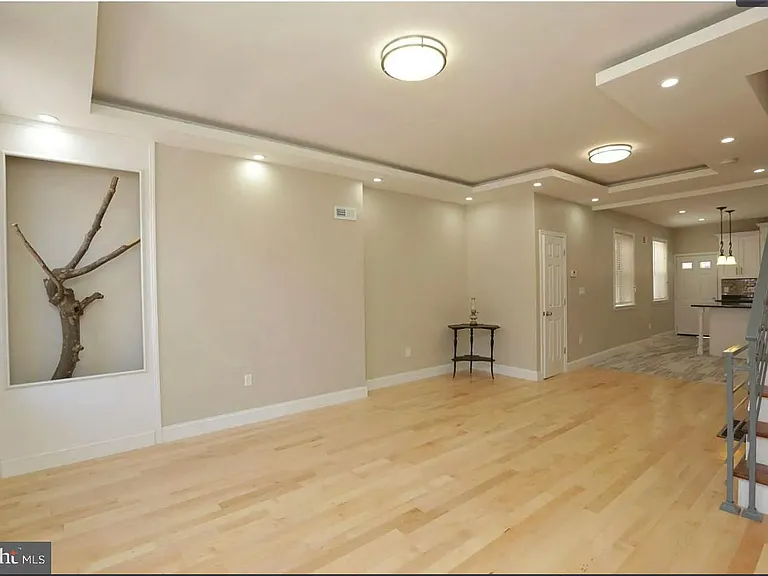 1237 S 20th St — Photo 2