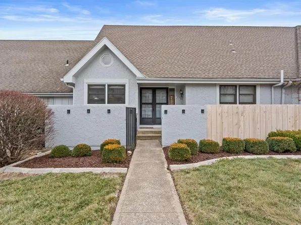 217 Woodbridge Ln, Kansas City, MO 64145