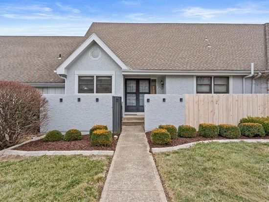 217 Woodbridge Ln, Kansas City, MO 64145