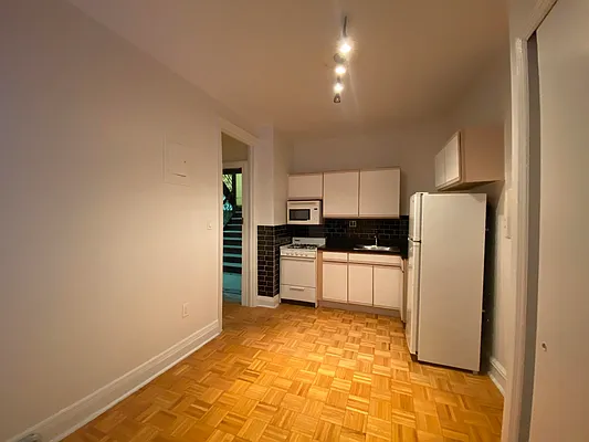 Rented by City Connections Realty | media 6