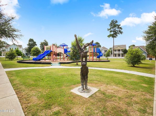 13056 Holly Springs Ave, Biloxi, MS 39532