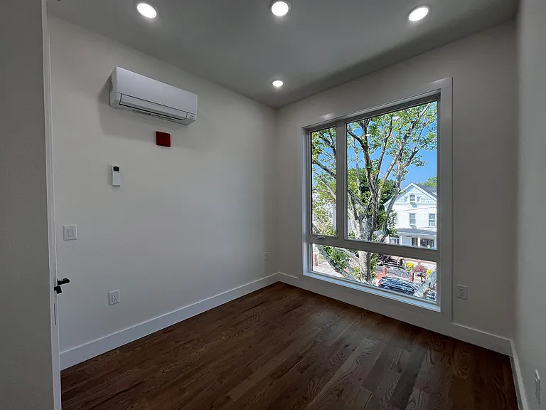 40 Lembeck Ave — Photo 4