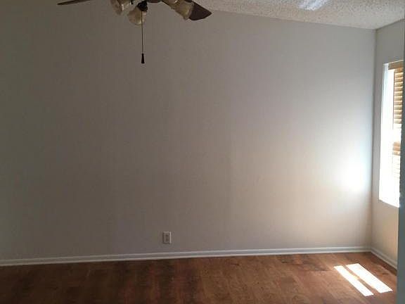 4th image of 806 Blossom Dr