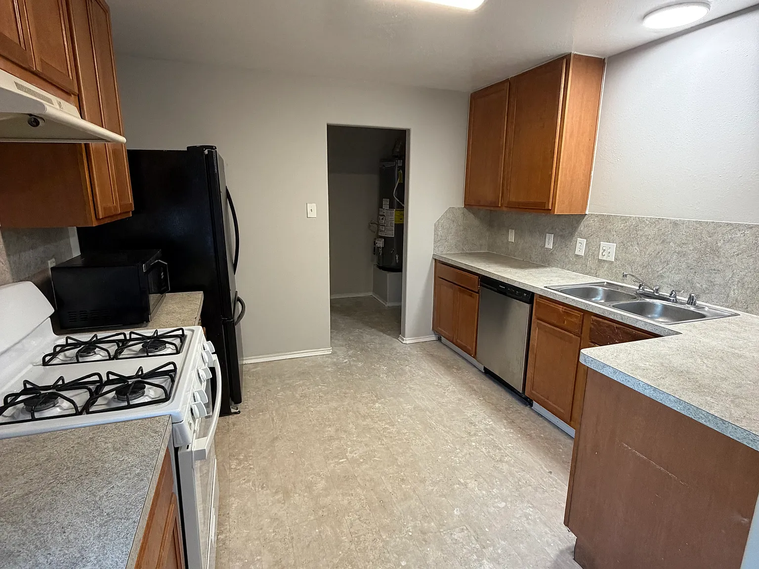 3 bed, 1608 sqft, $2,250 — Photo 4