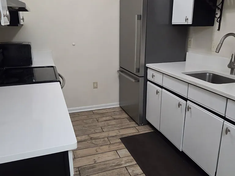 Robinhood Ln — Photo 11