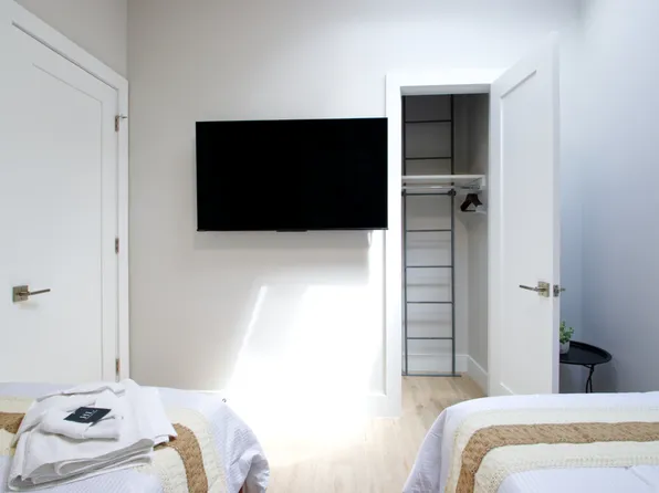 1444 Lincoln Place image 15 of 19