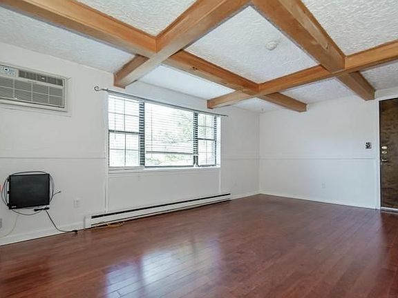 3rd image of 24 Spencer Rd APT 20N