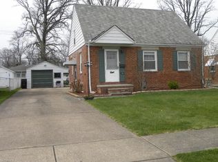 366 Hawthorne St, Elyria, OH 44035