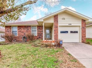 1638 N Lone Pine Ave, Springfield, MO 65803