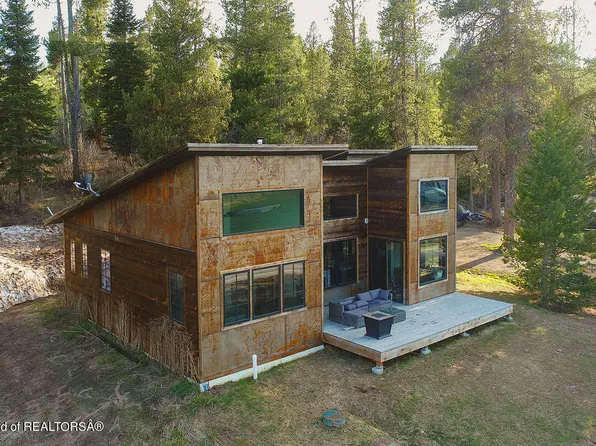 193 Caribou Forest Dr, Alpine, WY 83128