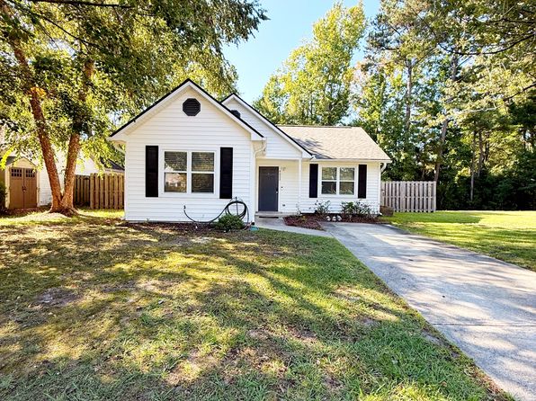 4002 Hounds Chase Dr