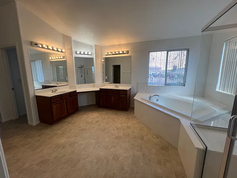 1550 Midnight Cowboy Ct — Photo 40