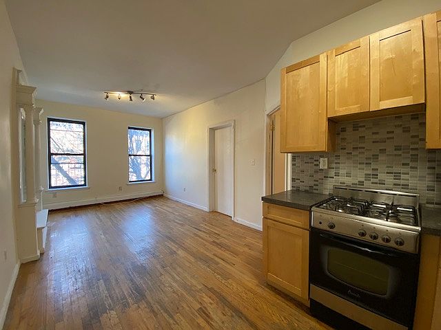 1st image of 980 Bergen St #3F