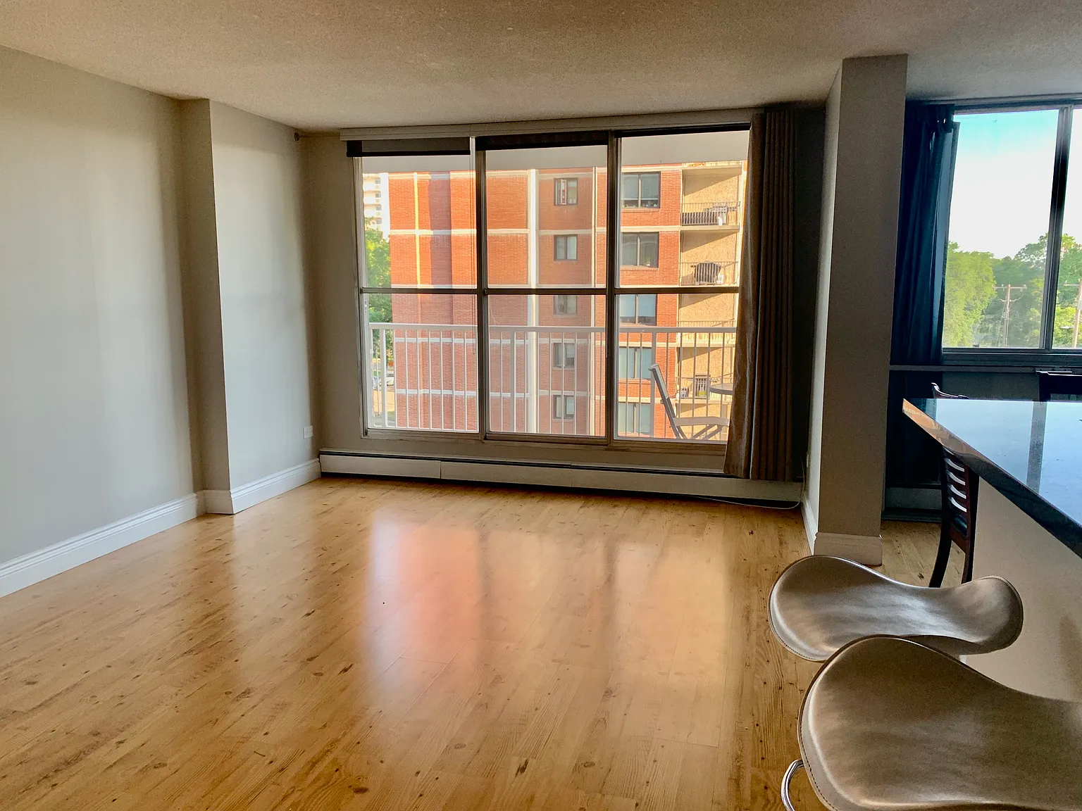 2 bed, 900 sqft, $1,750 — Photo 2