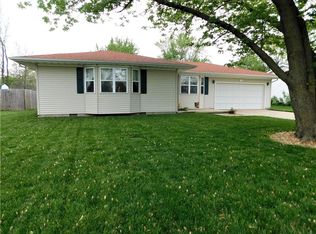 719 E Division St, Altamont, IL 62411