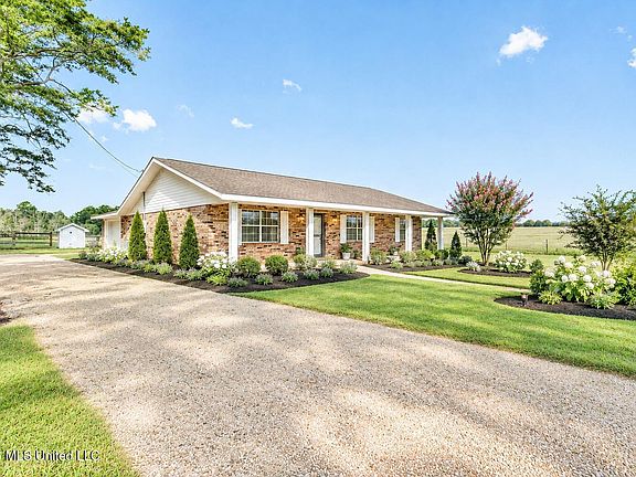 3rd image of 371 Price Rd