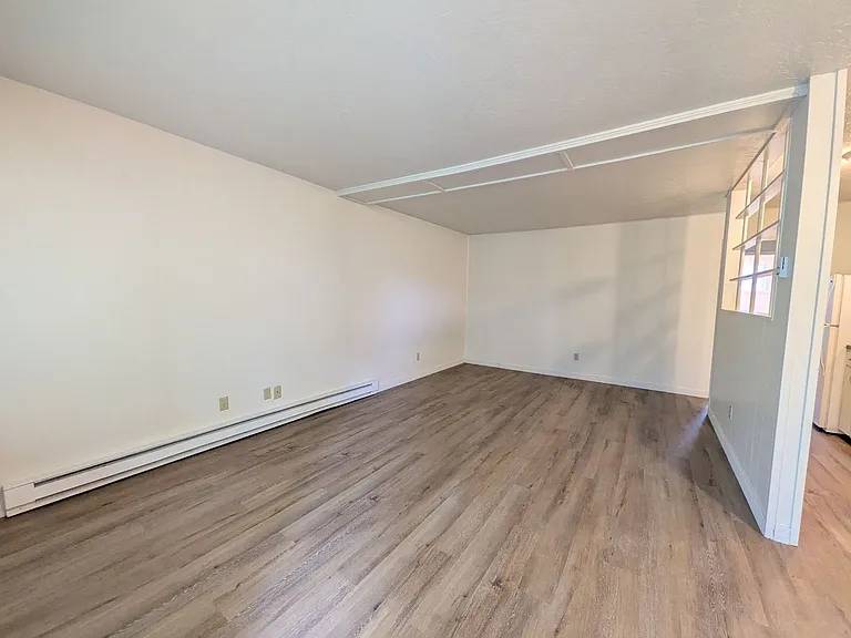 West Slope Apartments — Photo 7