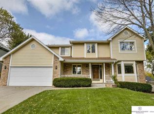 1016 Creighton Rd, Papillion, NE 68046