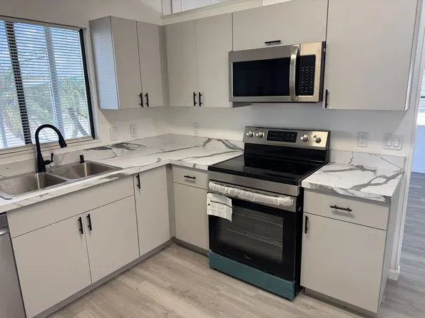 1925 Sago Palm St NE, Palm Bay, FL 32905