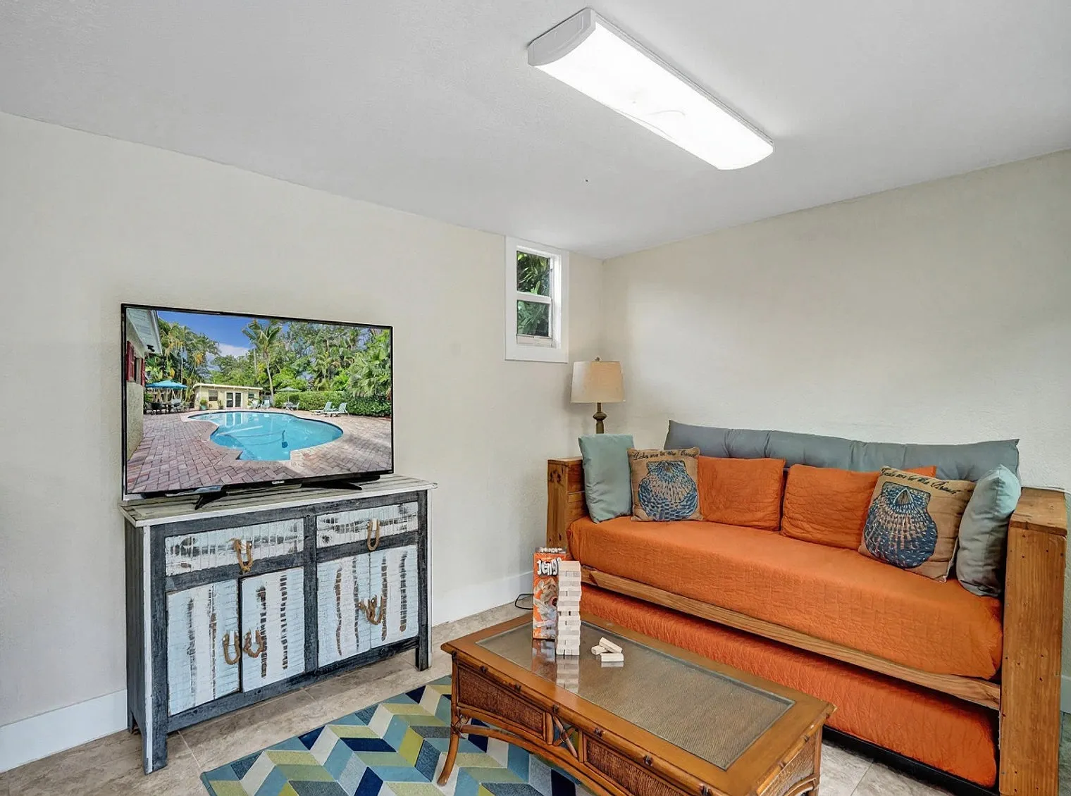 4 bed, 2.0 bath, 2088 sqft, $6,311 — Photo 3