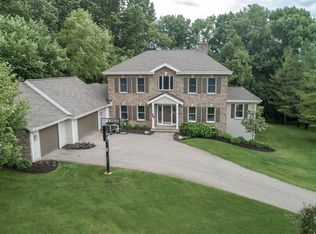 2044 Hunters Run NE, Ada, MI 49301