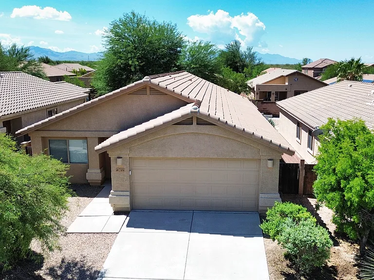 7304 E Laughing Tree Ln — Photo 3