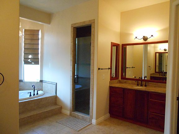 3rd image of 212 E Green Ct