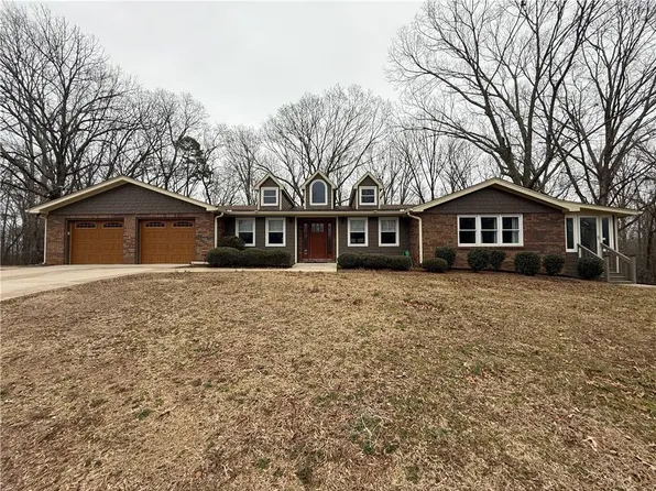 594 Hogan Pond Ln, Ball Ground, GA 30107
