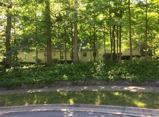 8606 Robison Ct, Fort Wayne, IN 46825