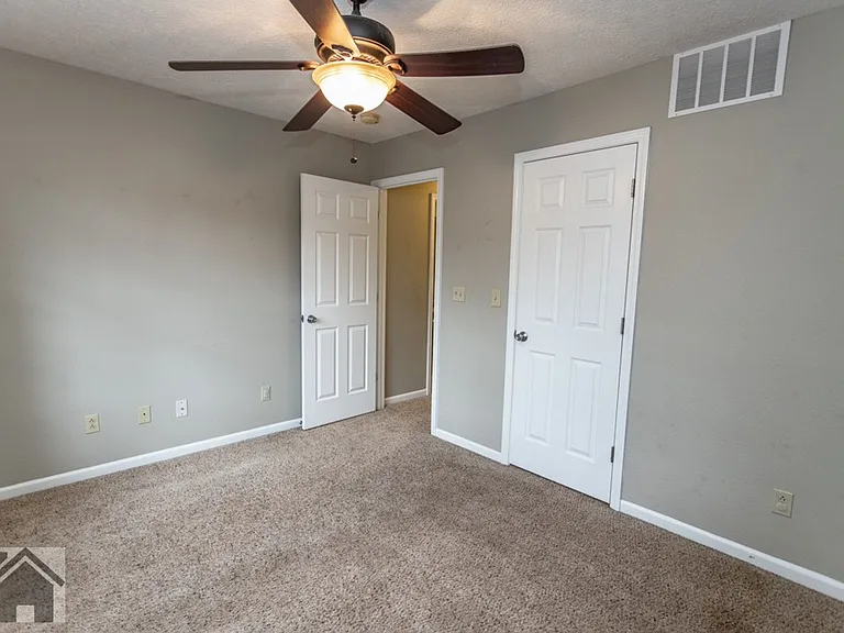 15830 Terris Ln — Photo 32