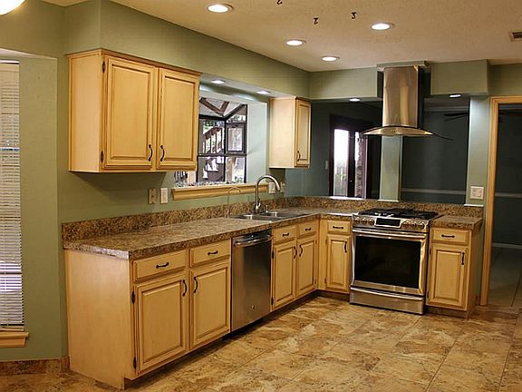 2nd image of 2617 Silver Falls Dr