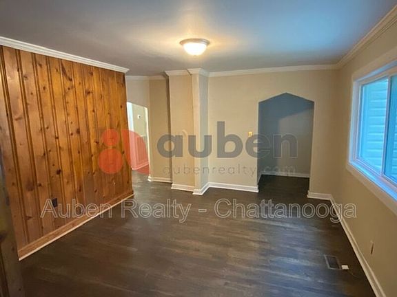 3rd image of 1402 Lillian Ln