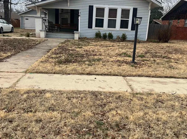 706 N Jackson Ave, Iowa Park, TX 76367