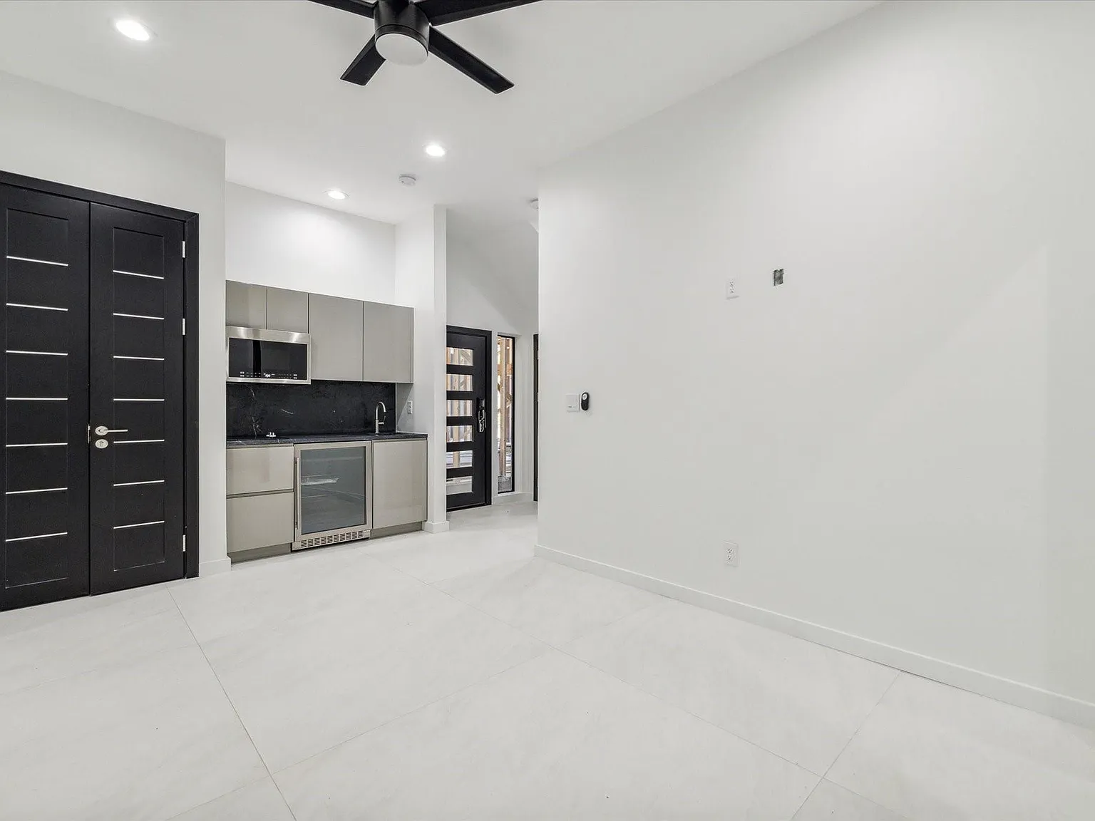 4 bed, 3.5 bath, 3026 sqft, $6,000 — Photo 4