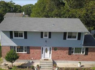 37 Rugby Dr, Shirley, NY 11967