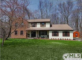 4 Revere Ct, Morganville, NJ 07751