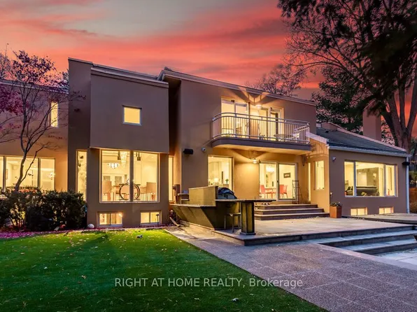 1 Friars Ln, Toronto, ON M9A 1T6