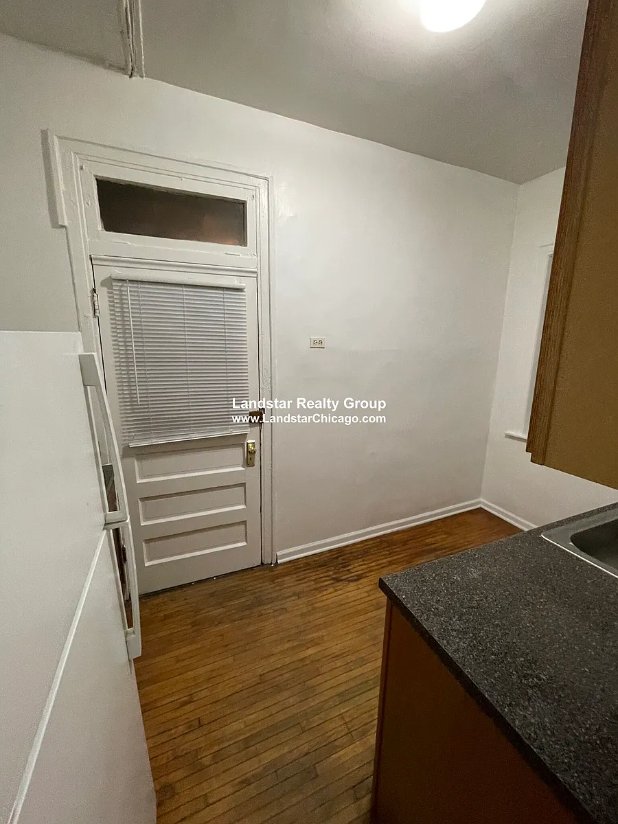 Building Photo - 1364 W Estes Ave #G