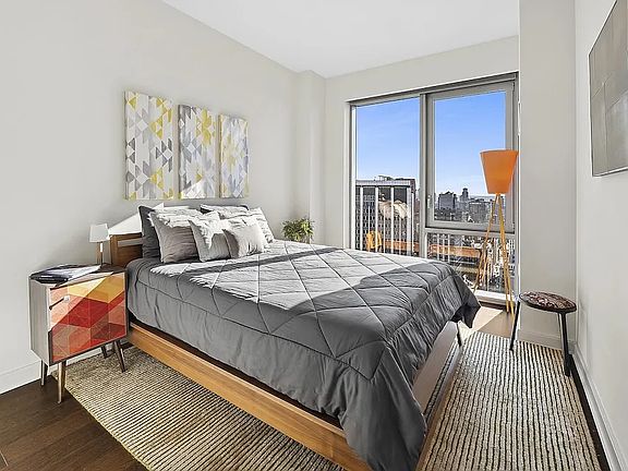 5th image of 100 W 31st St APT 34A