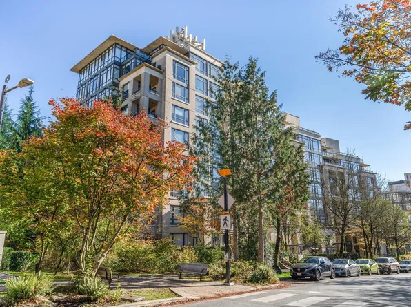 9300 University Cres #401, Burnaby, BC V5A 4X9